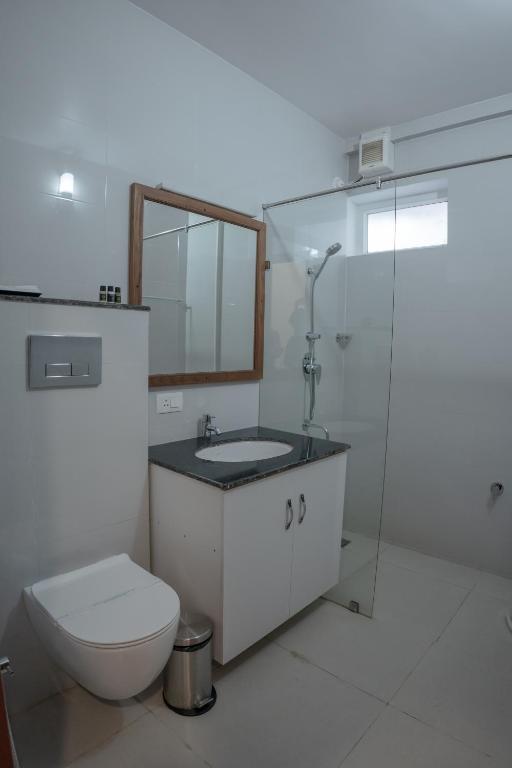 Koupelna v ubytování Daffodils Luxury Airport Suites