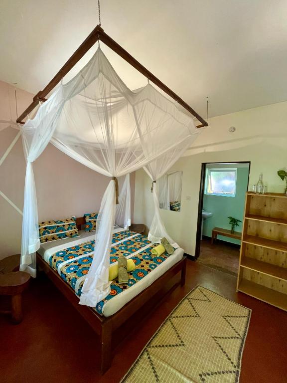 ViaVia Entebbe - Habitación Doble Con Patio