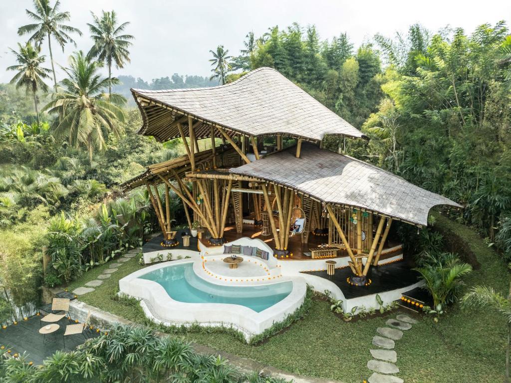 Bazén v ubytování Magic Hills Bali - Magical Eco-Luxury Lodge nebo v jeho okolí