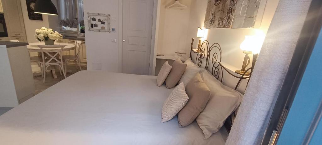 Una cama o camas en una habitación de Carducci