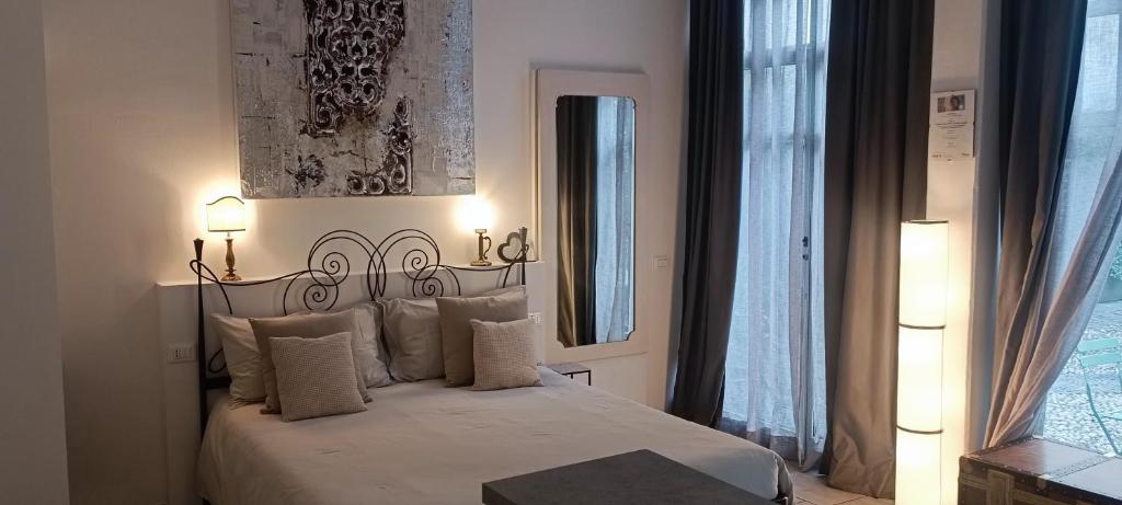Una cama o camas en una habitación de Carducci