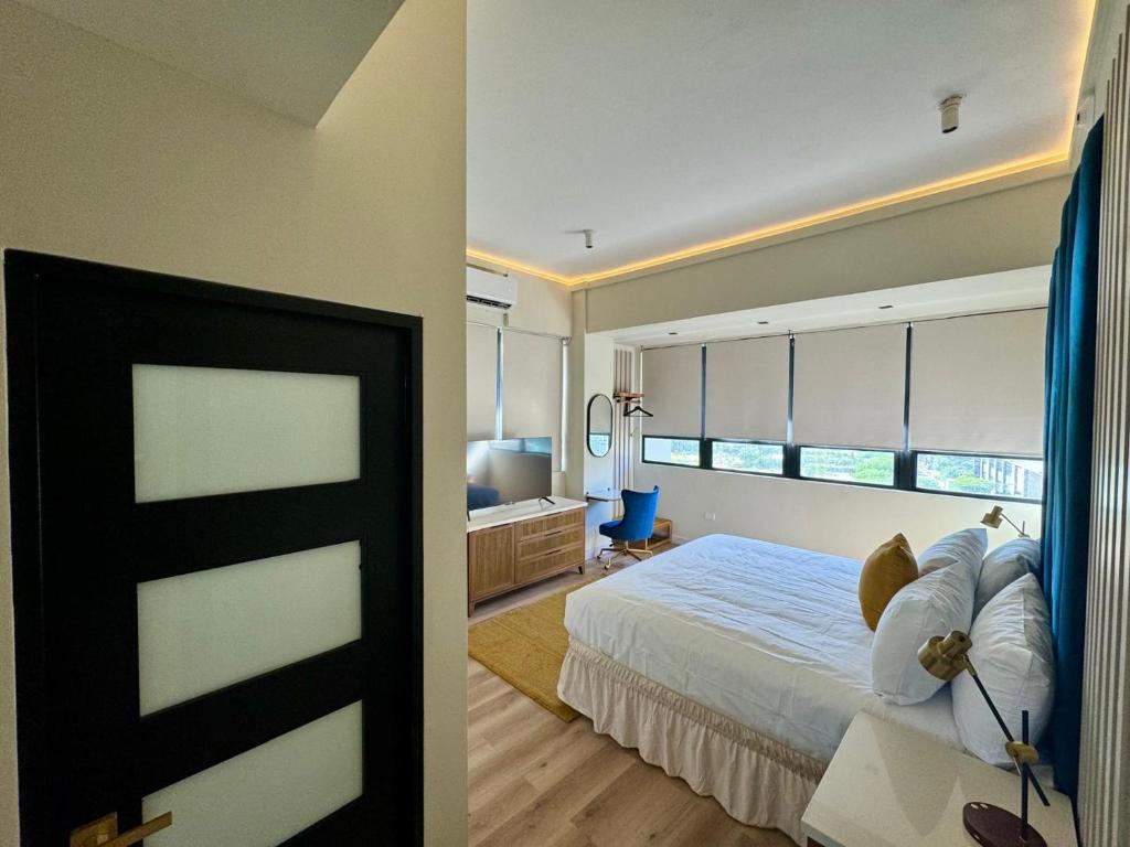 Postel nebo postele na pokoji v ubytování Metro Art Hotel