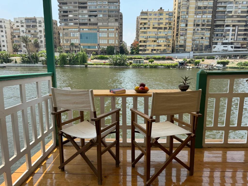 Balkón nebo terasa v ubytování Houseboat65 - Historic home on the Nile - Central Cairo