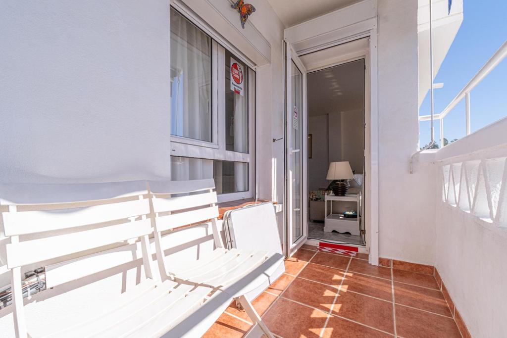 Balkón alebo terasa v ubytovaní Marbella Sleeps 8 Aircon Secure underground parking Free Netflix Fast internet
