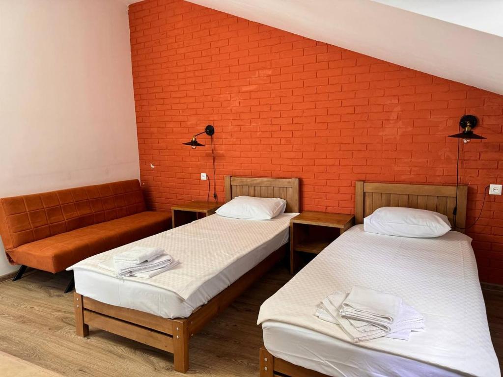Postel nebo postele na pokoji v ubytování Tbil Inn Hotel