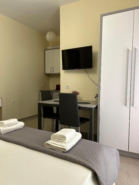 Postel nebo postele na pokoji v ubytování Elizabeth Apartments Himare
