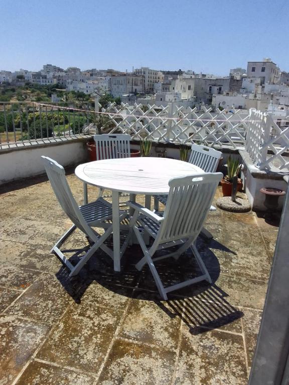 A balcony or terrace at Che Vista!! Ostuni ,sulle bianche mura con vista mozzafiato