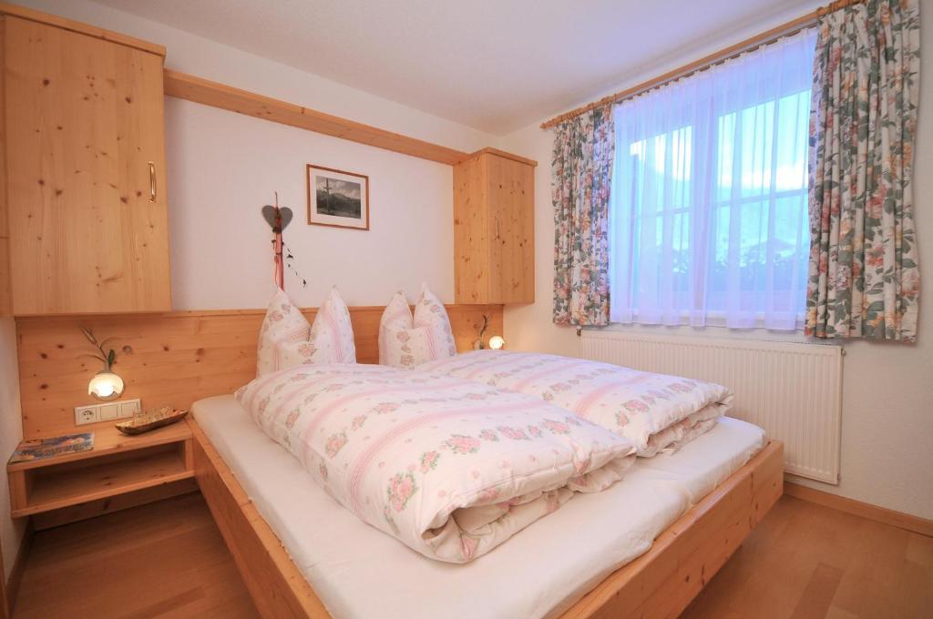 Postel nebo postele na pokoji v ubytování Hotel-Pension Faneskla