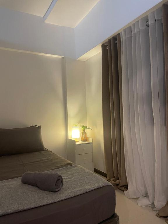Voodi või voodid majutusasutuse The Travellers Suite at the Airport toas