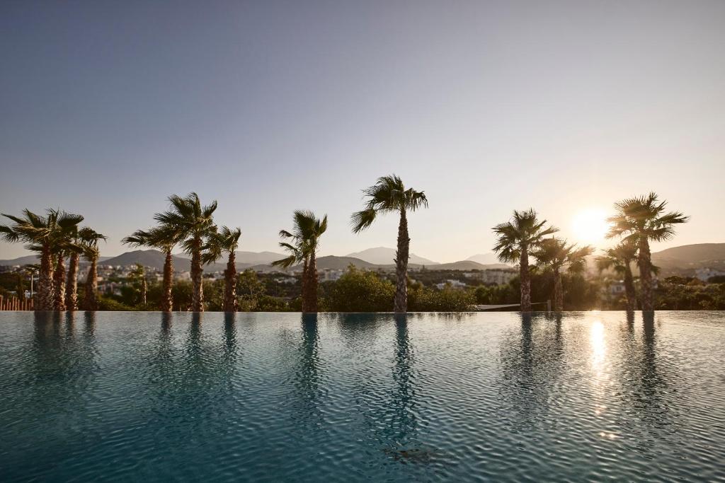 Bazén v ubytovaní St. Nicolas Bay Resort Hotel & Villas alebo v jeho blízkosti