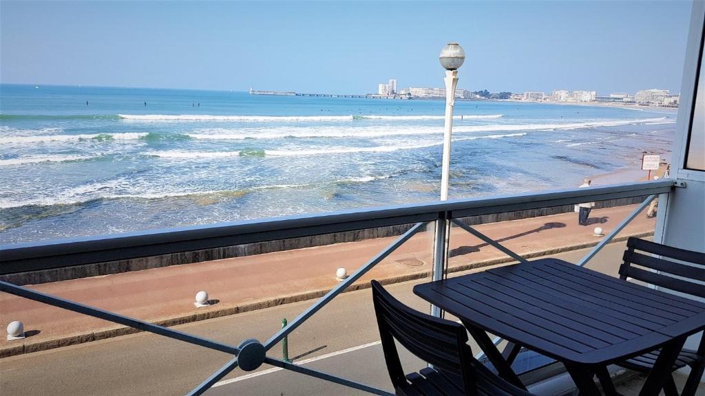 Photo de la galerie de l'établissement Le first studio vue mer, à Les Sables-dʼOlonne