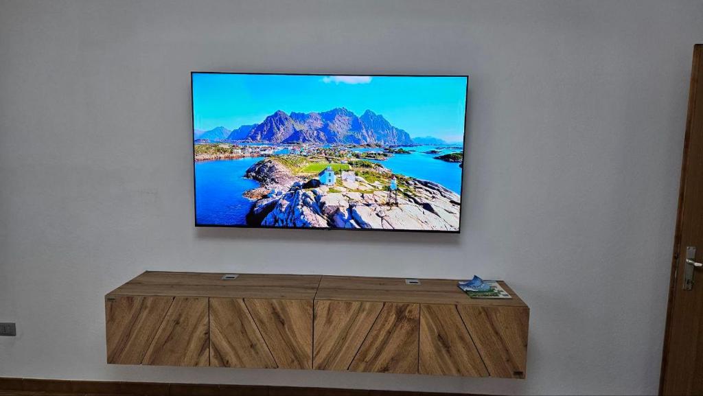 TV a/nebo společenská místnost v ubytování Appartamenti Croz del Re