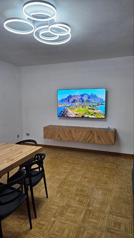 TV a/nebo společenská místnost v ubytování Appartamenti Croz del Re