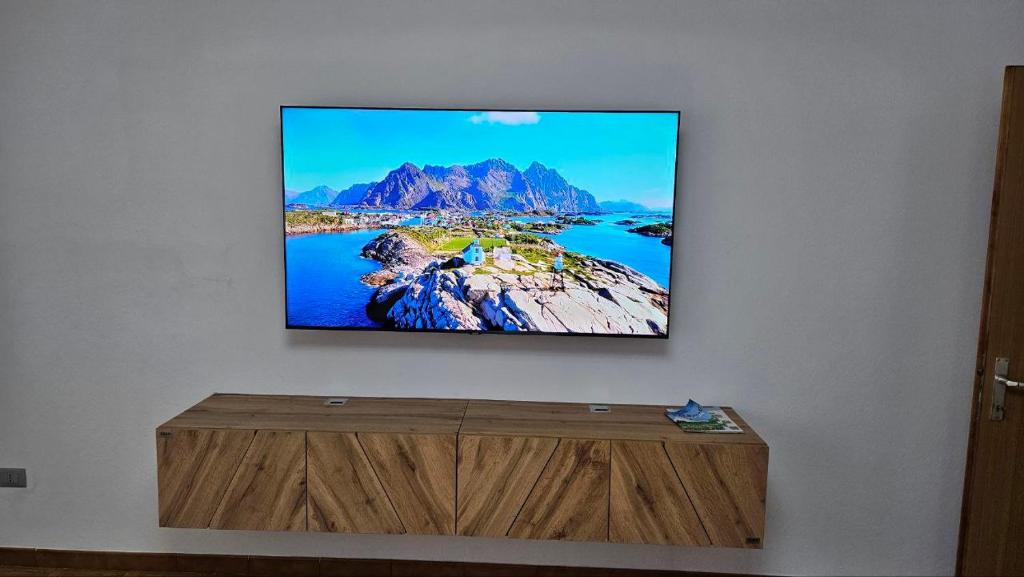 TV a/nebo společenská místnost v ubytování Appartamenti Croz del Re