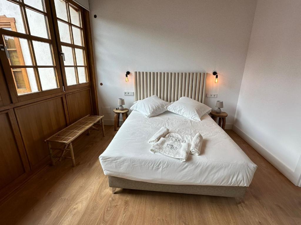 Postel nebo postele na pokoji v ubytování Loben Casona del Deva