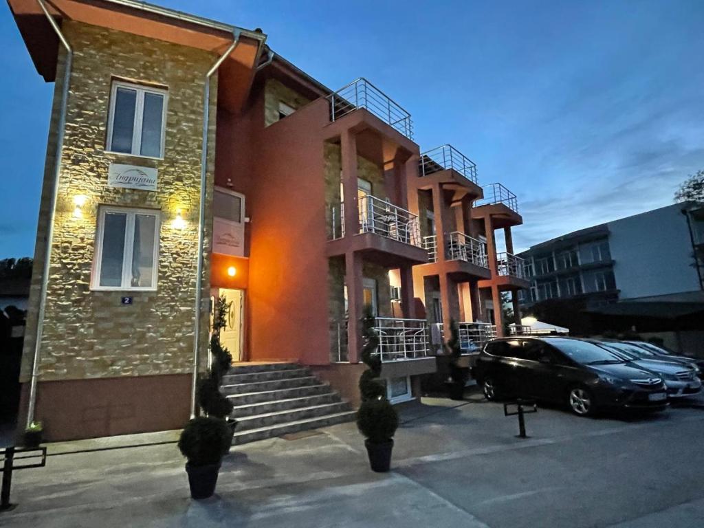 Budova, kde se aparthotel nachází