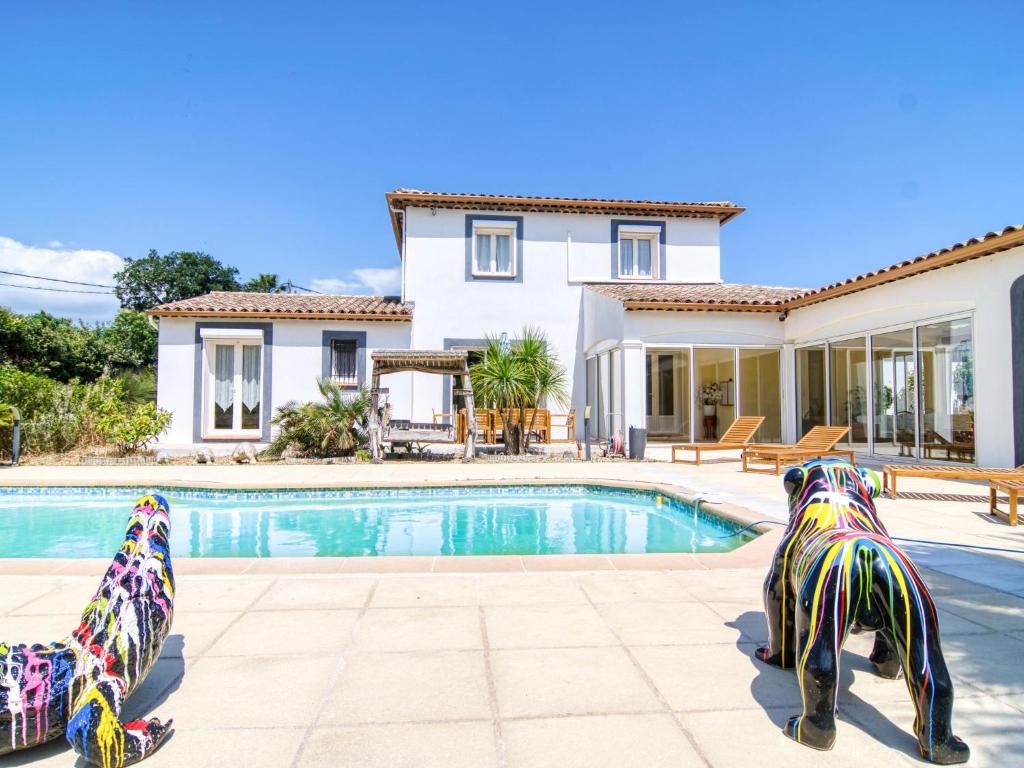 Bazén v ubytování Holiday Home Villa Les Oliviers by Interhome nebo v jeho okolí