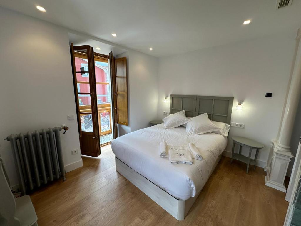 Postel nebo postele na pokoji v ubytování Loben Casona del Deva