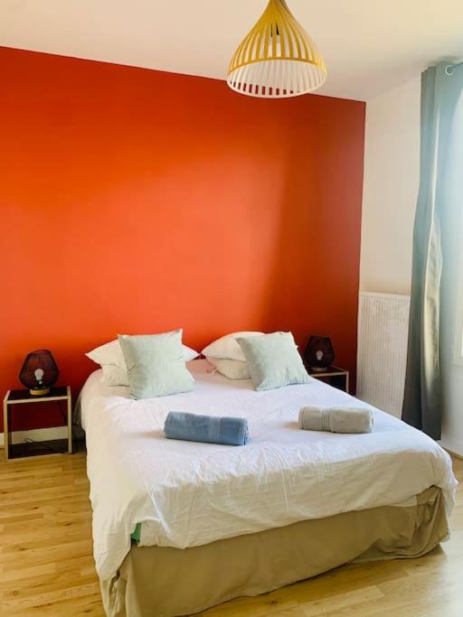 Un ou plusieurs lits dans un hébergement de l'établissement Maison de ville au Cœur d'Angoulême- 2 chambres-Wifi- Cosy - Idéal de 1 à 6 Personnes - conciergerie J&N
