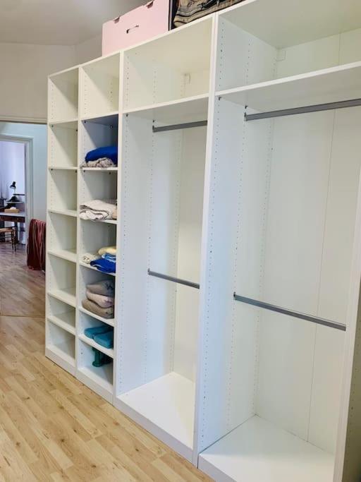 Photo de la galerie de l'établissement Maison de ville au Cœur d'Angoulême- 2 chambres-Wifi- Cosy - Idéal de 1 à 6 Personnes - conciergerie J&N, à Angoulême