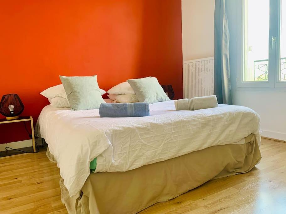 Un ou plusieurs lits dans un hébergement de l'établissement Maison de ville au Cœur d'Angoulême- 2 chambres-Wifi- Cosy - Idéal de 1 à 6 Personnes - conciergerie J&N