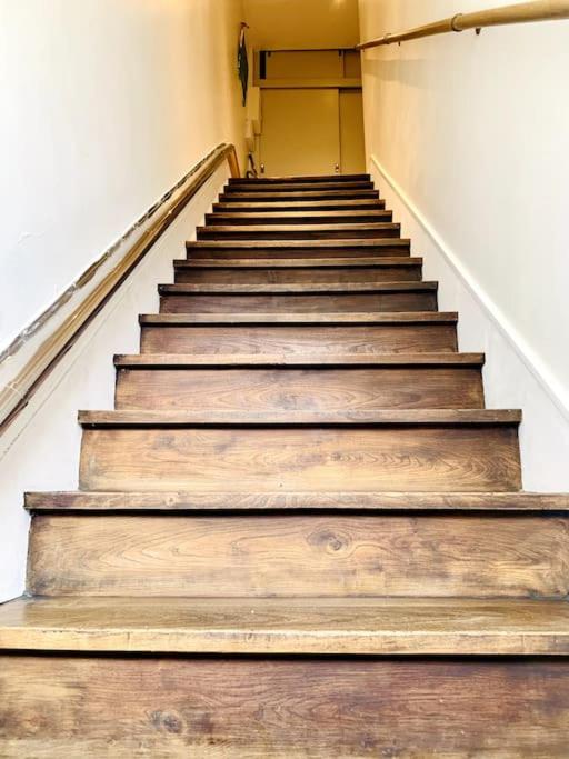 Photo de la galerie de l'établissement Maison de ville au Cœur d'Angoulême- 2 chambres-Wifi- Cosy - Idéal de 1 à 6 Personnes - conciergerie J&N, à Angoulême