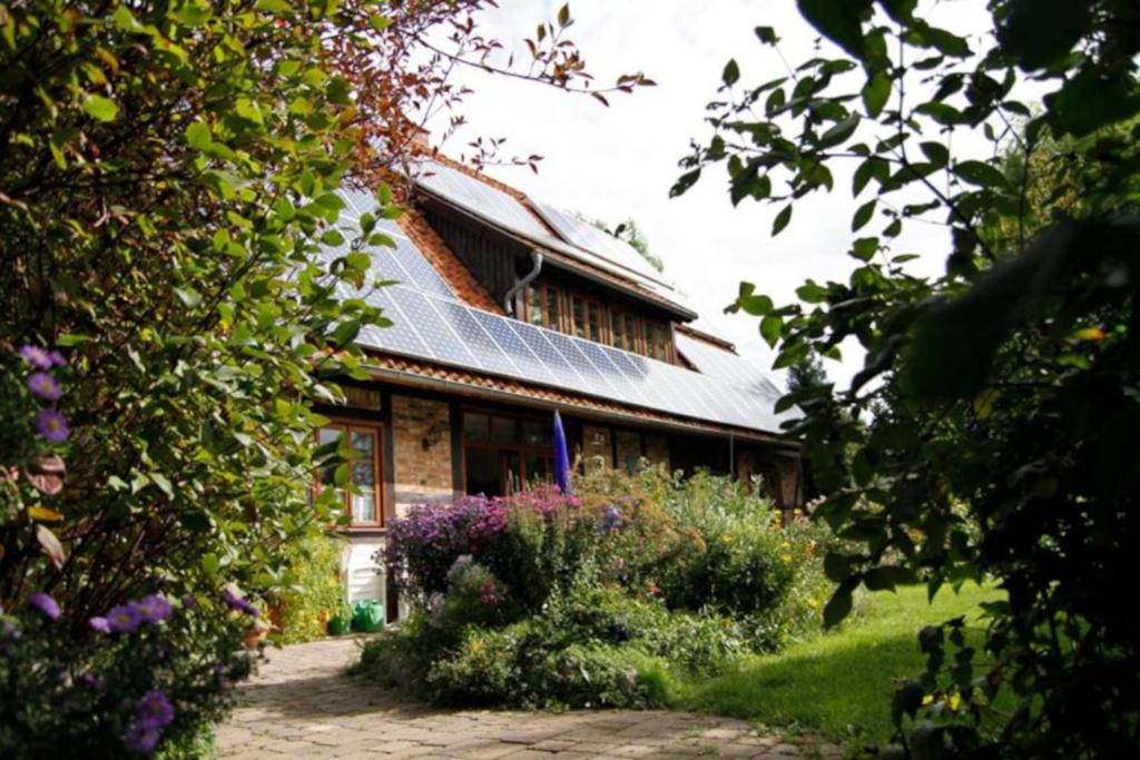 a house with solar panels on the roof at Ferienwohnung Marienau in Coppenbrügge