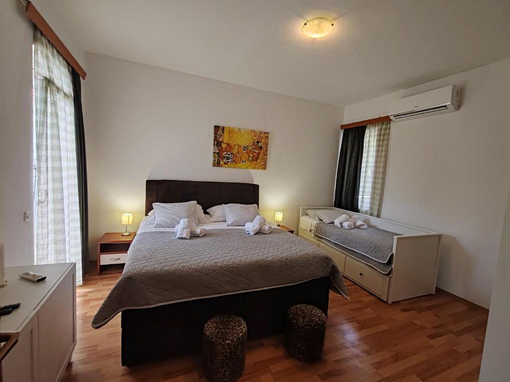 Postel nebo postele na pokoji v ubytování Apartments and pansion M&R