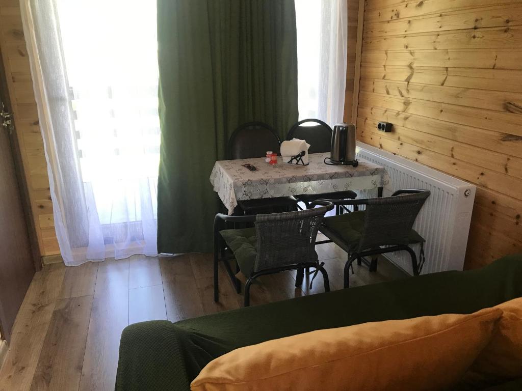 Posezení v ubytování Sno Cottages Twins