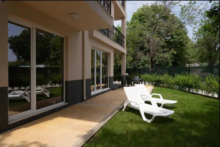 Κήπος έξω από το Garden Apartment Fichoza 1 - 80 m from the see