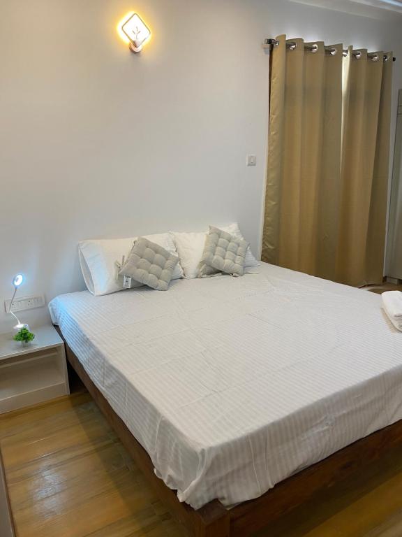 Postel nebo postele na pokoji v ubytování SRI VARİ studio Apartments