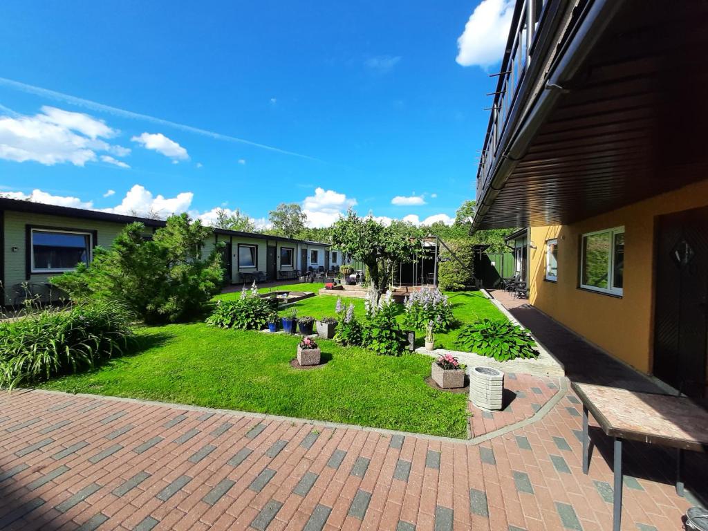 Vrt pred nastanitvijo Guesthouse Männiku