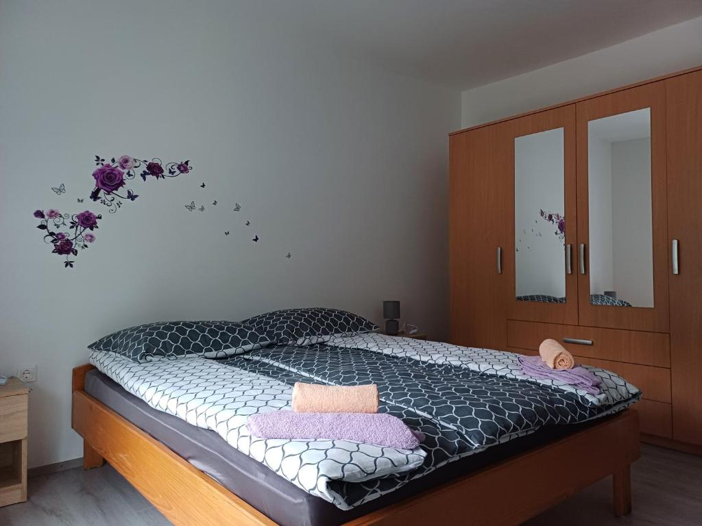 Postel nebo postele na pokoji v ubytování Apartma Ginga