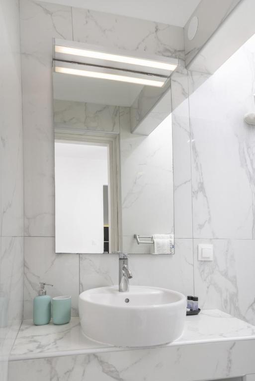 Asterias Premium Holiday Apartments - 10