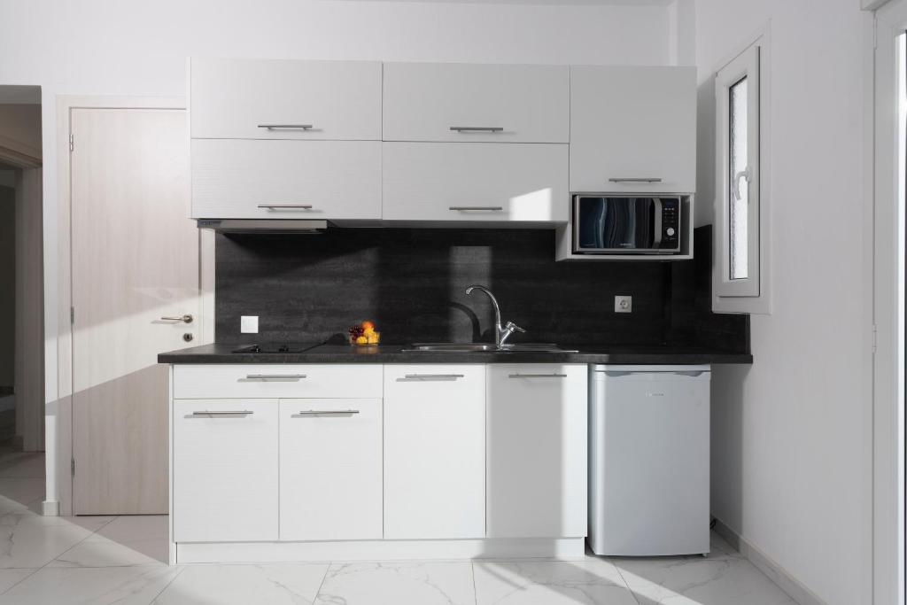 Asterias Premium Holiday Apartments - 13