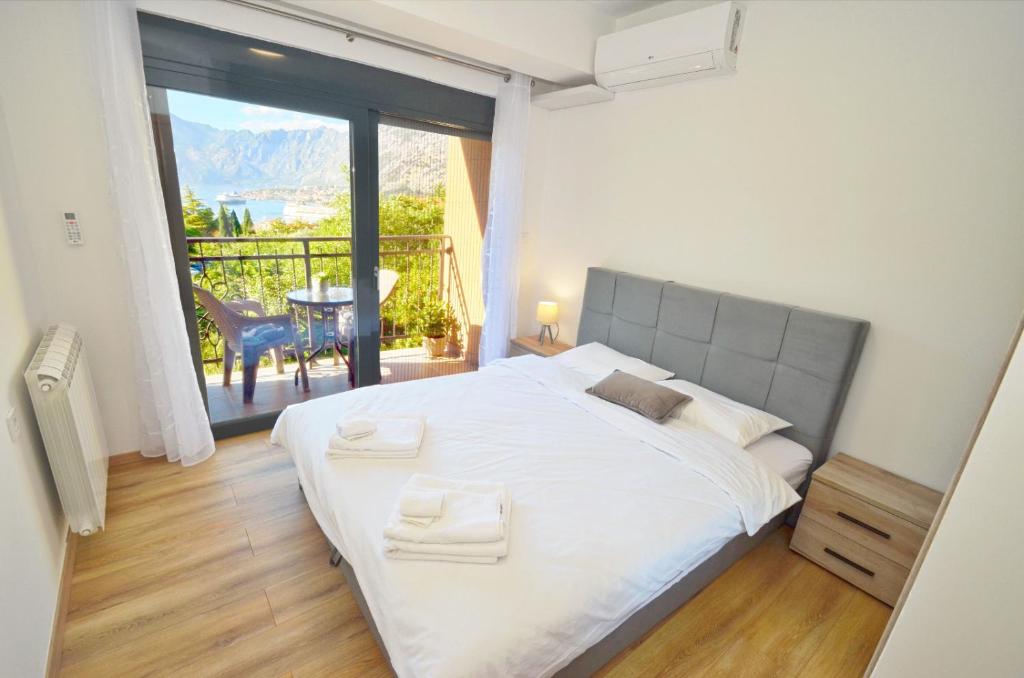 Postel nebo postele na pokoji v ubytování Radgost Kotor Apartments