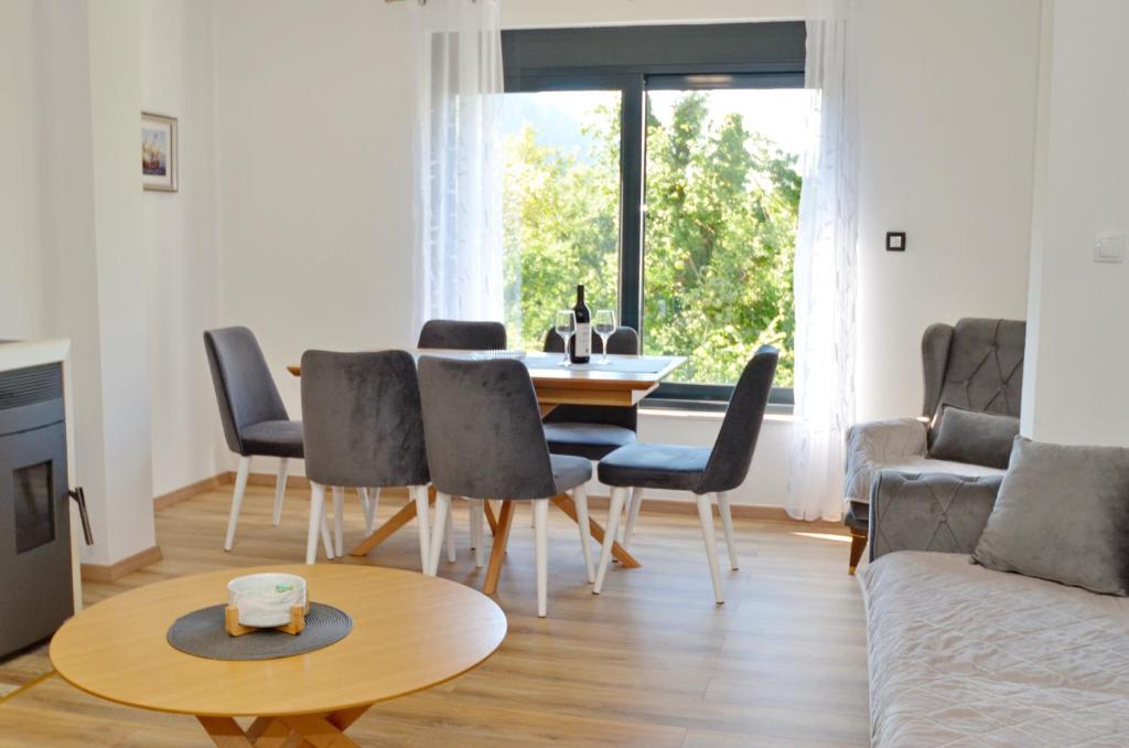Posezení v ubytování Radgost Kotor Apartments