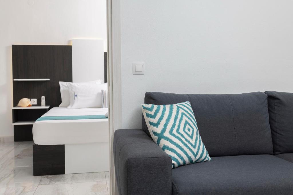 Asterias Premium Holiday Apartments - 17