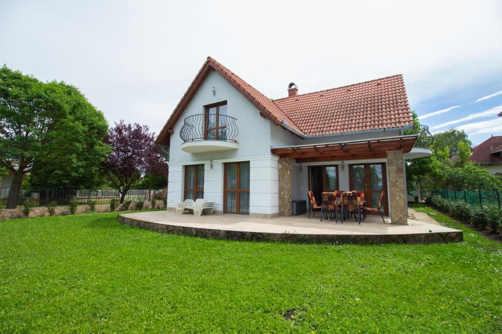 Levendula Villa 8637 Balatonőszöd, Hullám utca 19 kép - 1