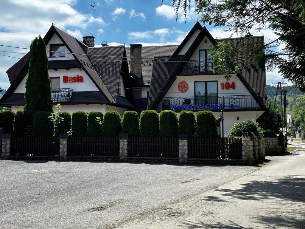 a house with a fence in front of it at DW Basia pokoje i apartament in Białka Tatrzańska