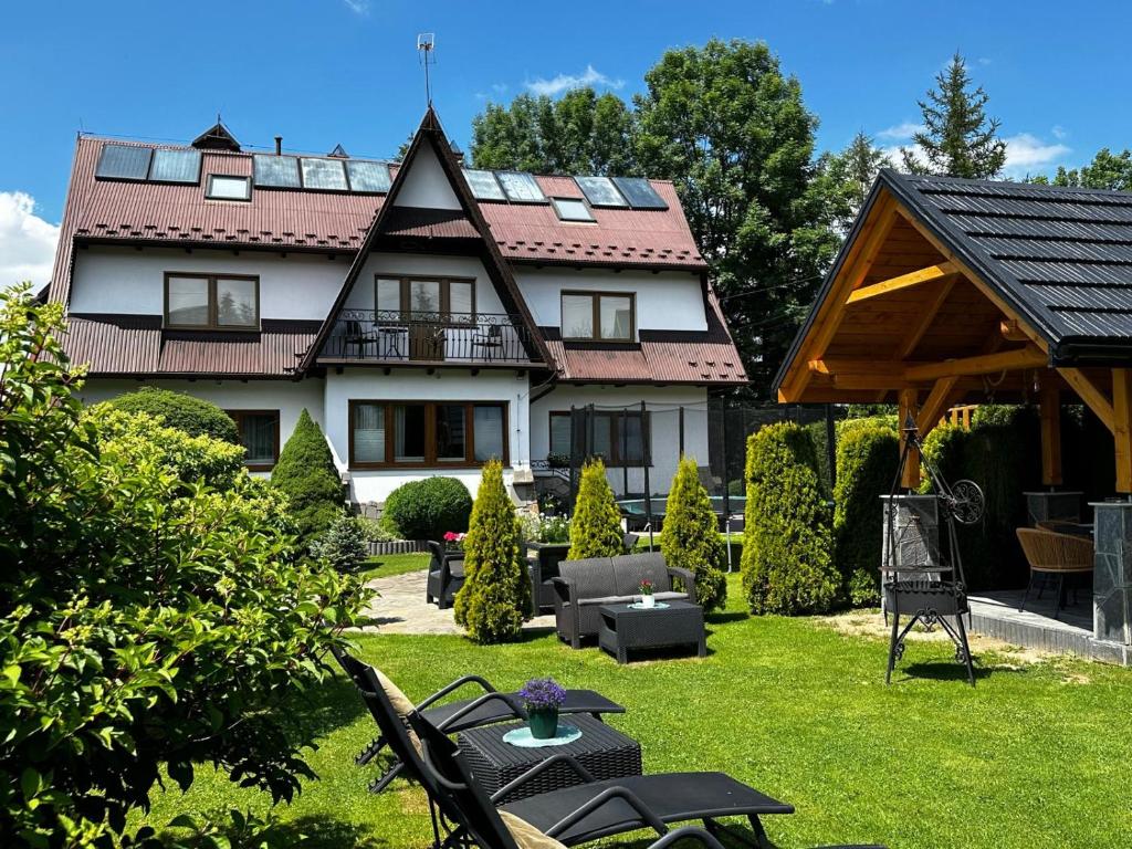 Vonkajšia záhrada v ubytovaní DW Basia pokoje i apartament