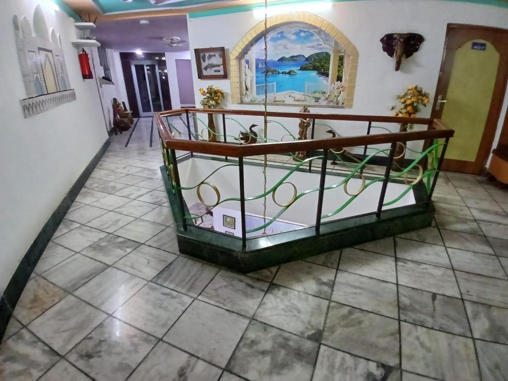 Postel nebo postele na pokoji v ubytování Hotel Taj Plaza, VIP Road, Agra