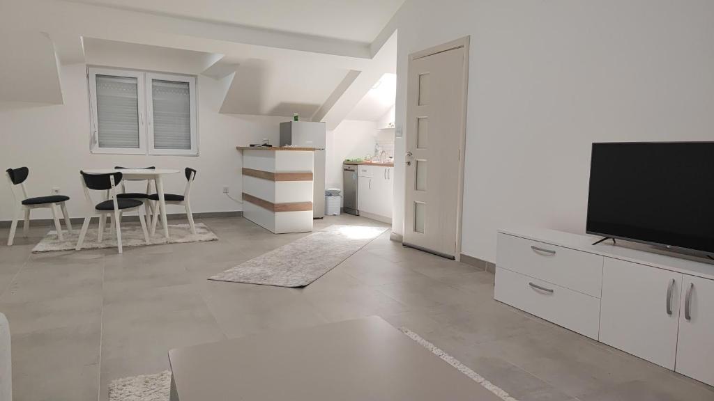 TV a/nebo společenská místnost v ubytování Sofija's Home