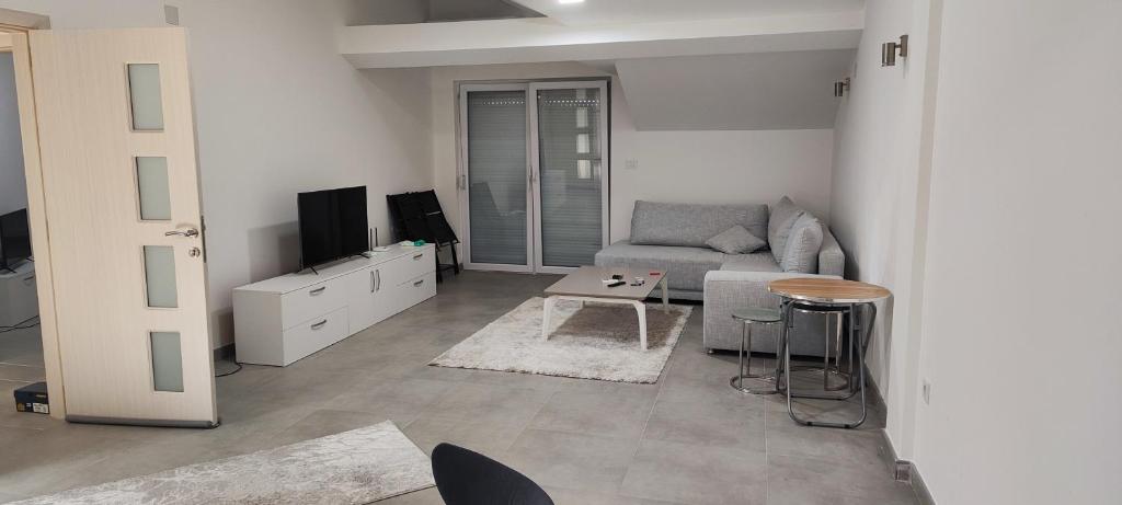 TV a/nebo společenská místnost v ubytování Sofija's Home