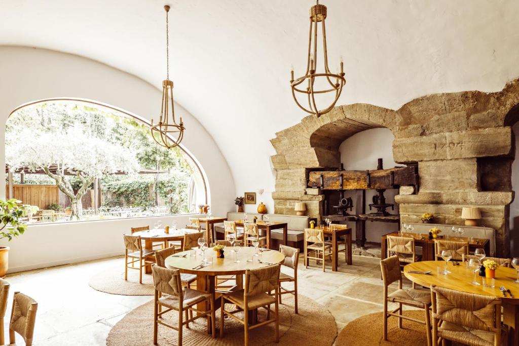 Posezení v ubytování Le Moulin, Lourmarin, a Beaumier Hotel