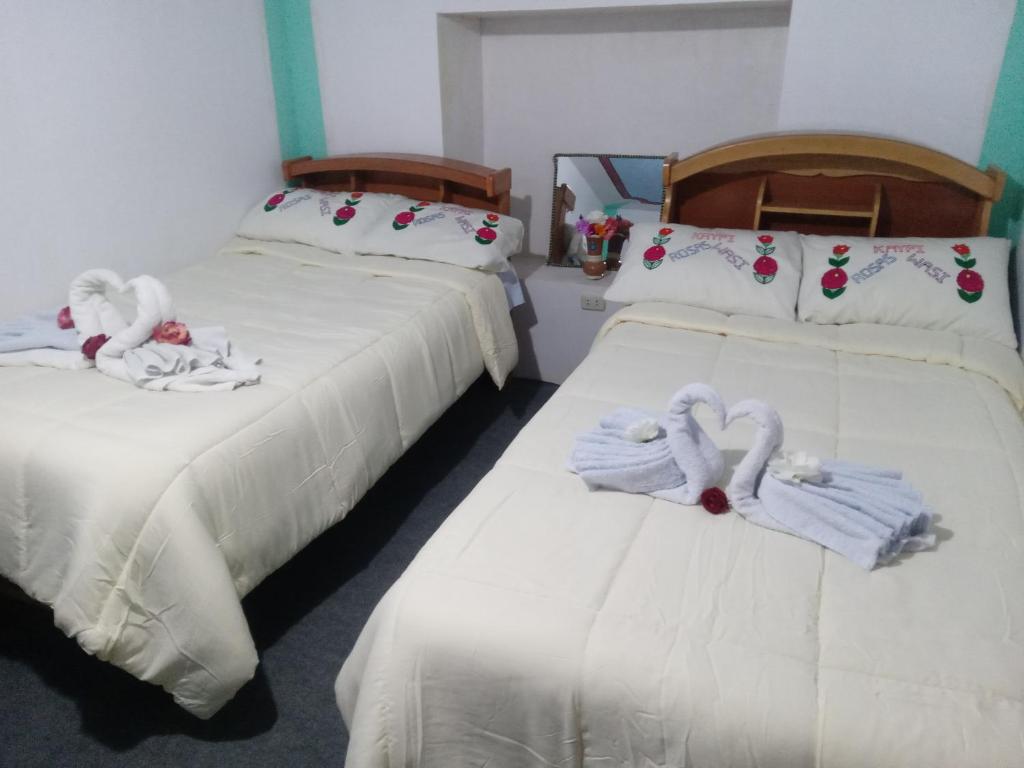 Postel nebo postele na pokoji v ubytování kaypi rosas wasi Amantani
