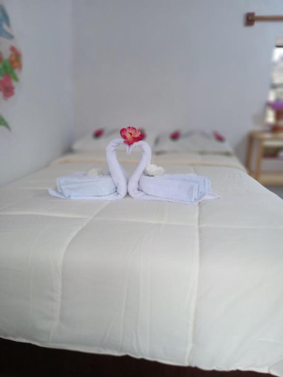 Postel nebo postele na pokoji v ubytování kaypi rosas wasi Amantani