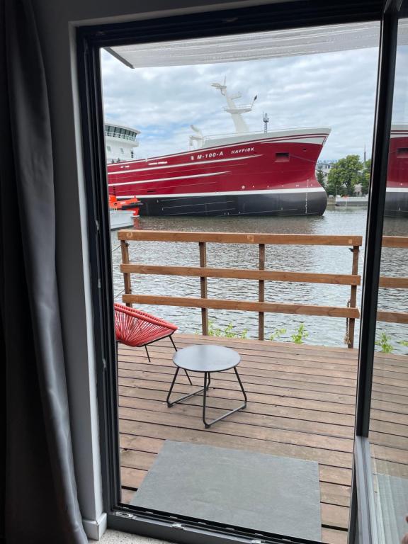 Μπαλκόνι ή βεράντα στο wiDOKI 1 the unique waterfront house