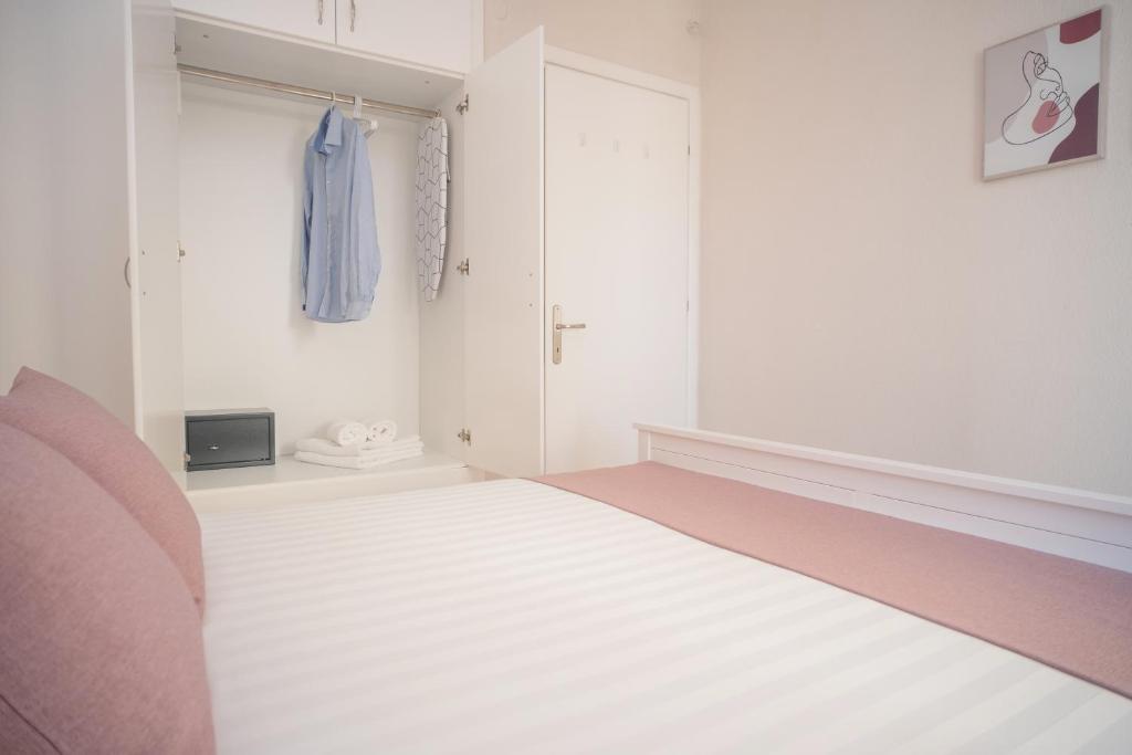 Postel nebo postele na pokoji v ubytování Cozy Home