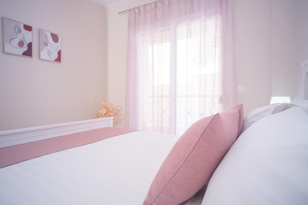 Postel nebo postele na pokoji v ubytování Cozy Home
